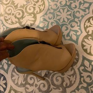 Tan  Heels 👠 ❤️❤️❤️